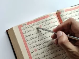 learn_quran_with_tajweed-jpg-750x430.webp